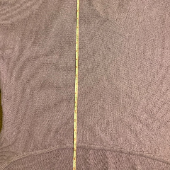 Nice Blouse-Sweater. - Picture 3 of 6